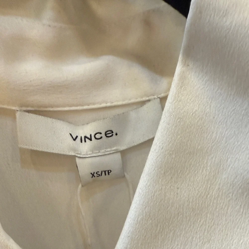 VINCE PEARL COLOR SILK SIZE XS BUTTON DOWN SHORT SLEEVE TOP - Picture 5 of 12